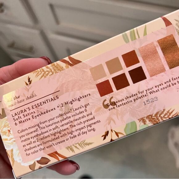 Laura Geller Laura’s Essentials soft satins & Matt Eyeshadows w 2 highlighters - Picture 9 of 9